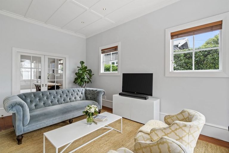 Photo of property in 1/20 Gladstone Road, Northcote, Auckland, 0627