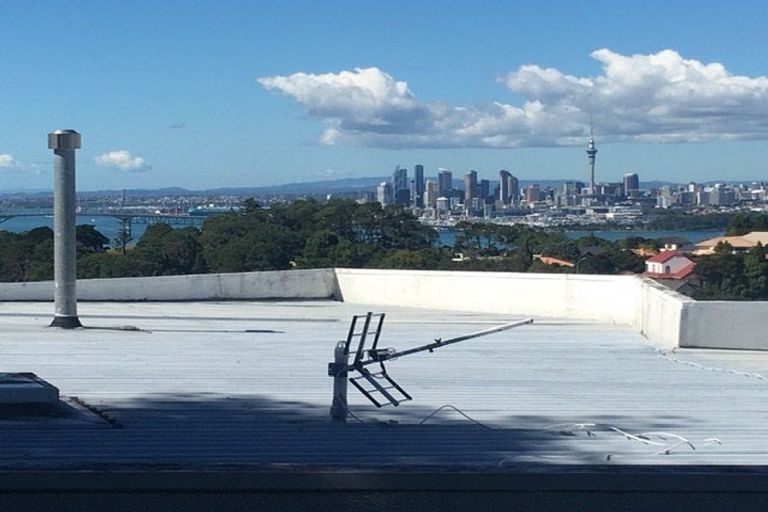 Photo of property in 28 Murano Place, Chatswood, Auckland, 0626