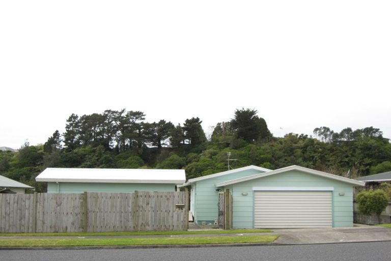 Photo of property in 74 Riversdale Drive, Merrilands, New Plymouth, 4312