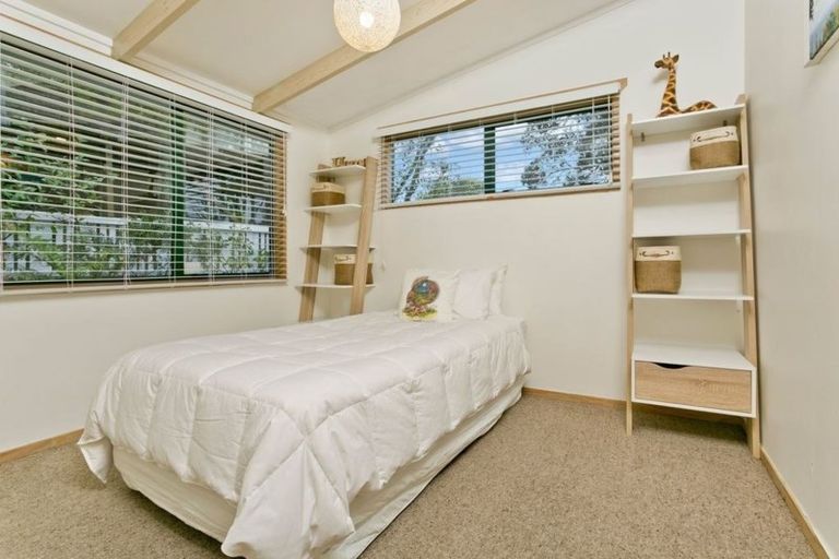 Photo of property in 2/42 Woodlands Crescent, Browns Bay, Auckland, 0630