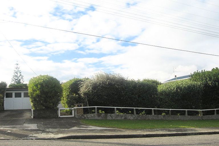 Photo of property in 13 Te Miti Street, Paekakariki, 5034