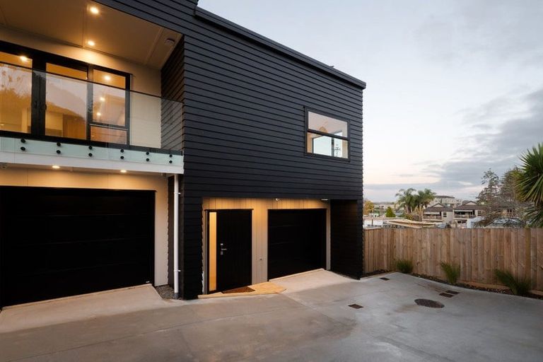 Photo of property in 143 Clarence Street, Hamilton Lake, Hamilton, 3204