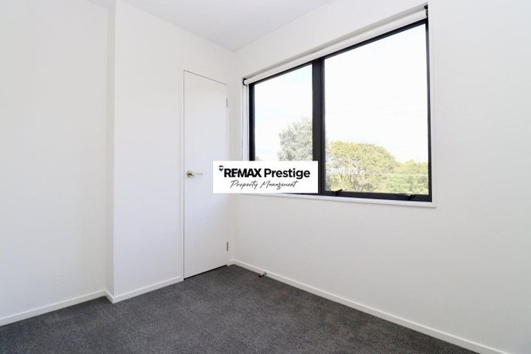 Photo of property in 2 Korokio Lane, Henderson, Auckland, 0612