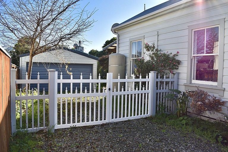 Photo of property in 22 Seddon Street, Levin, 5510