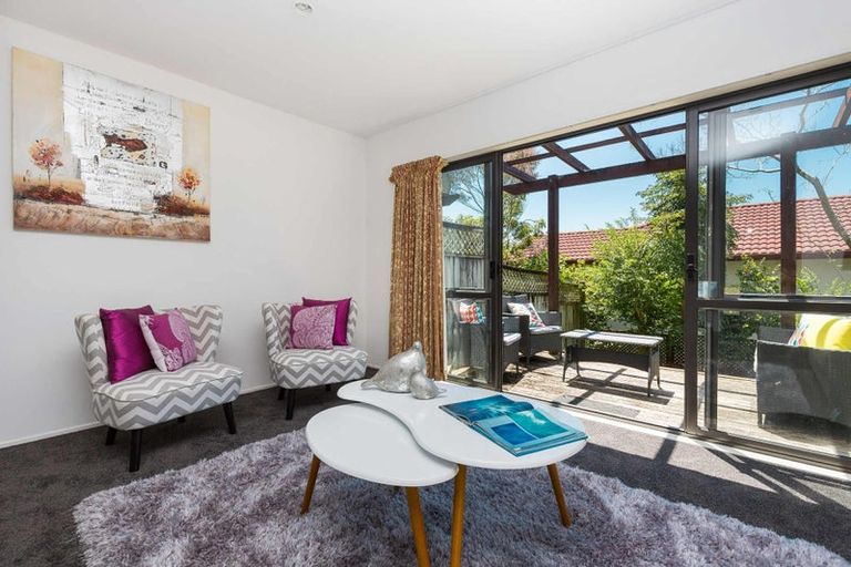 Photo of property in 9/44 Fields Parade, Oteha, Auckland, 0632