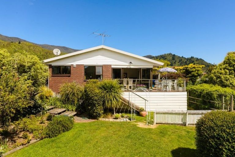 Photo of property in 243a Waikawa Road, Waikawa, Picton, 7220