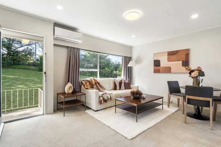 Photo of property in 2/74 Blakeborough Drive, Forrest Hill, Auckland, 0620
