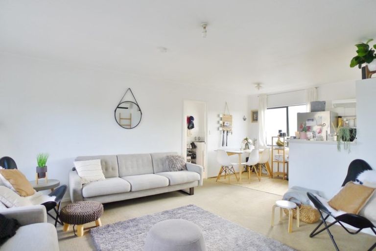 Photo of property in 2/37 Mcleod Road, Weymouth, Auckland, 2103