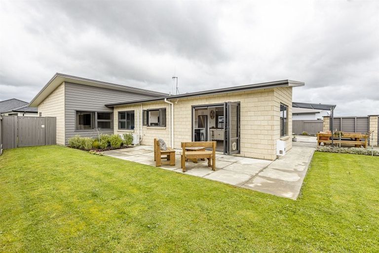 Photo of property in 23 Chestnut Close, Kelvin Grove, Palmerston North, 4414
