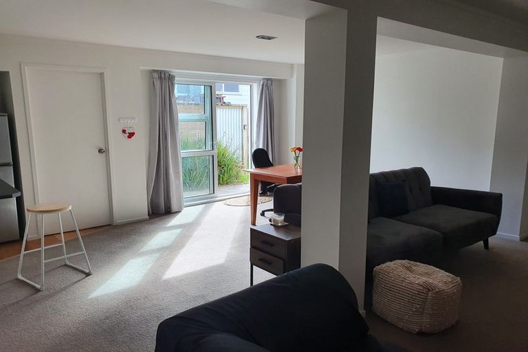 Photo of property in 32 Athena Drive, Totara Vale, Auckland, 0629