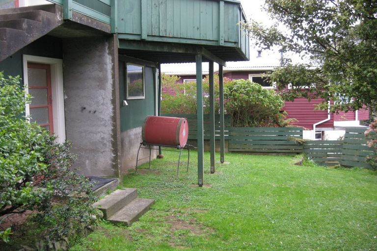 Photo of property in 215 Dowse Drive, Maungaraki, Lower Hutt, 5010