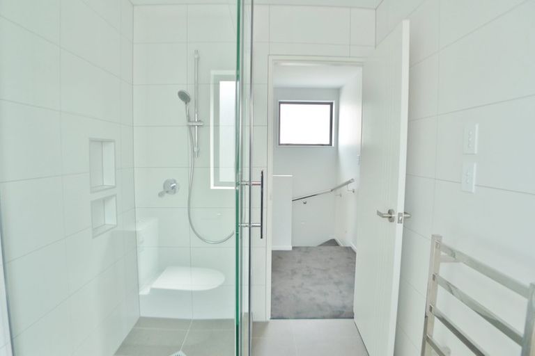 Photo of property in 28 Rakich Place, Henderson, Auckland, 0612