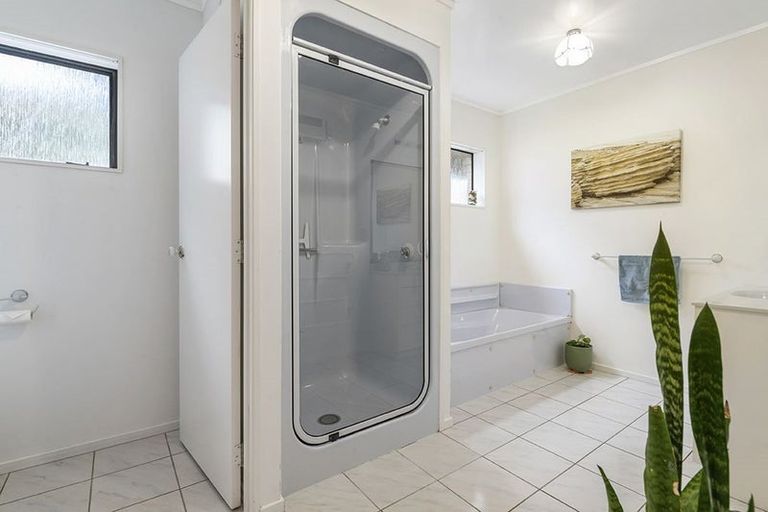 Photo of property in 4 Shakespear Road, Army Bay, Whangaparaoa, 0930