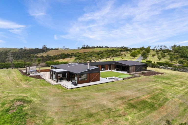 Photo of property in 32 Aroha Road, Te Arai, Wellsford, 0975