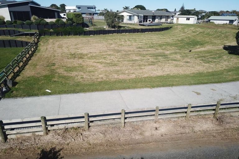 Photo of property in 17 Goble Road, Clarks Beach, 2679