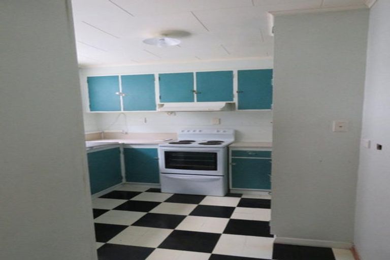 Photo of property in 19 Cook Street, Marfell, New Plymouth, 4310