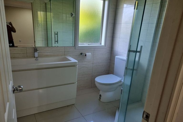 Photo of property in 7 Harrowglen Drive, Northcross, Auckland, 0632