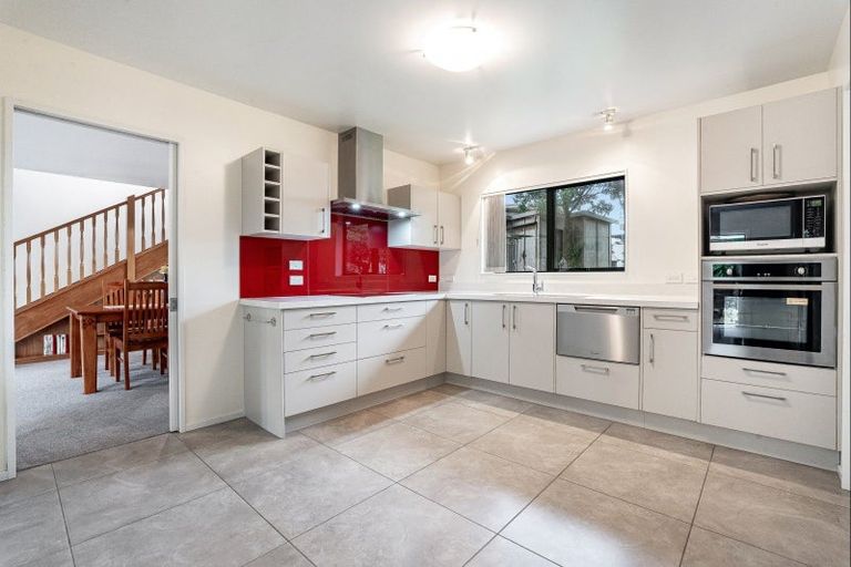 Photo of property in 10 Fenside Street, Waikanae Beach, Waikanae, 5036