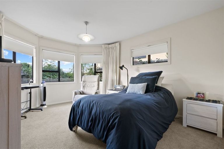 Photo of property in 2/12 Santa Monica Place, Goodwood Heights, Auckland, 2105