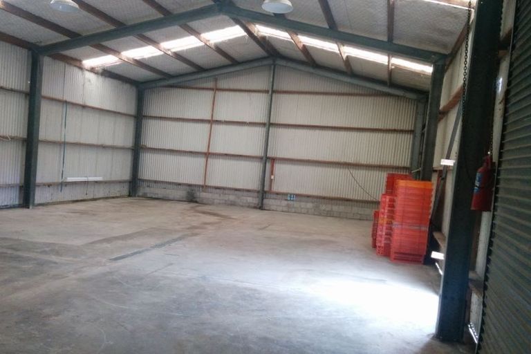 Photo of property in 63 Tawa Road, Kumeu, 0891