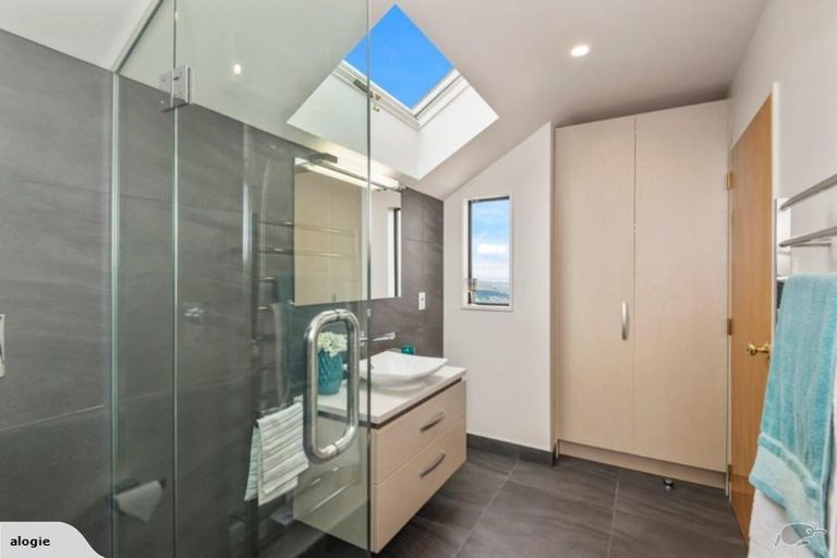 Photo of property in 2/272 Major Hornbrook Road, Mount Pleasant, Christchurch, 8081