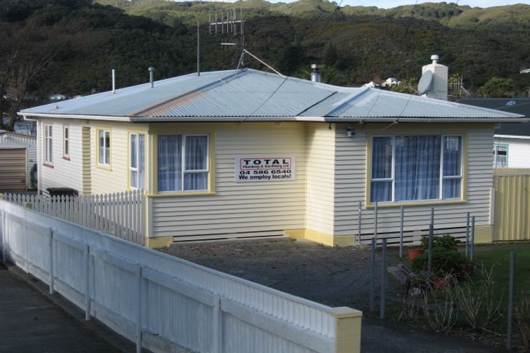 Photo of property in 19 Main Road, Wainuiomata, Lower Hutt, 5014