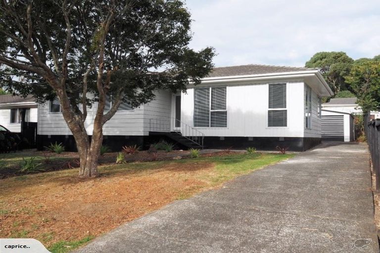 Photo of property in 17 Becker Drive, Weymouth, Auckland, 2103