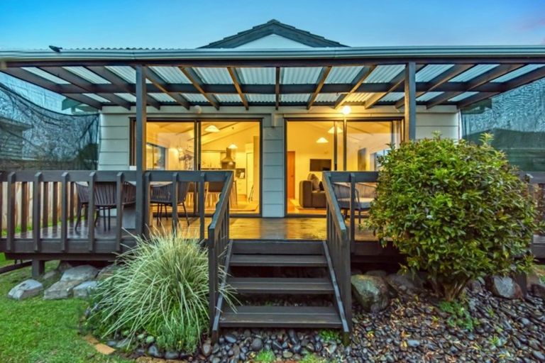 Photo of property in 2/17 Oliver Street, Point Chevalier, Auckland, 1022