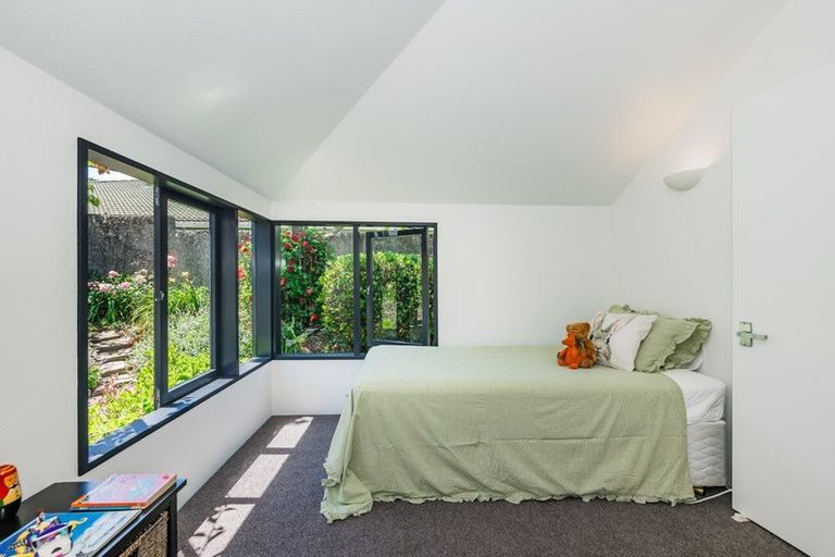 Photo of property in 11 Walnut Grove, Waikanae, 5036