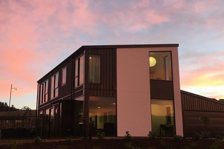 Photo of property in 14 Tuke Lane, Wanaka, 9305