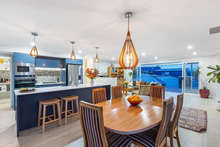 Photo of property in 19 Odlin Lane, Red Beach, 0932