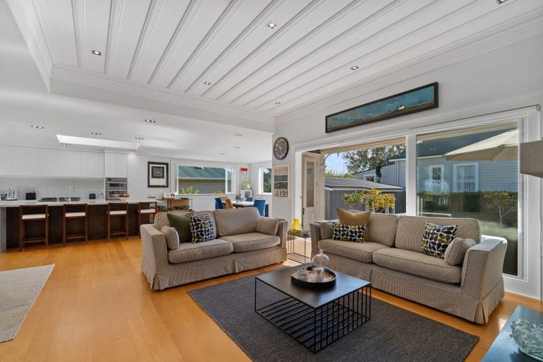 Photo of property in 58 Stanley Point Road, Stanley Point, Auckland, 0624