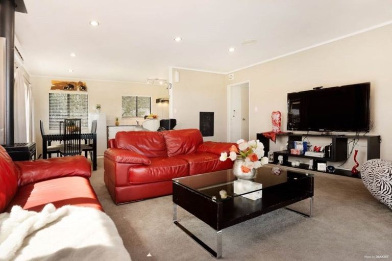 Photo of property in 1/9 Jay Court, Botany Downs, Auckland, 2010