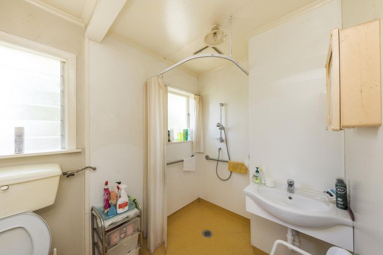 Photo of property in 17 Buick Crescent, Awapuni, Palmerston North, 4412