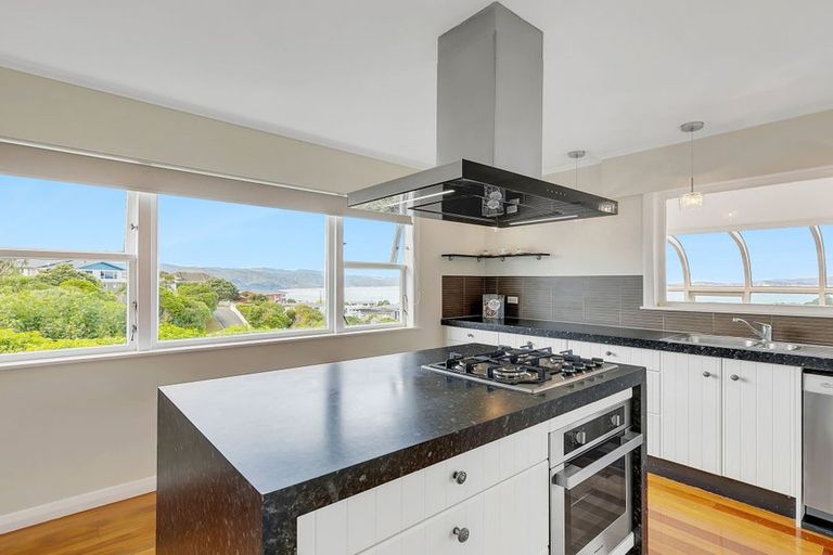 Photo of property in 115 Dowse Drive, Maungaraki, Lower Hutt, 5010