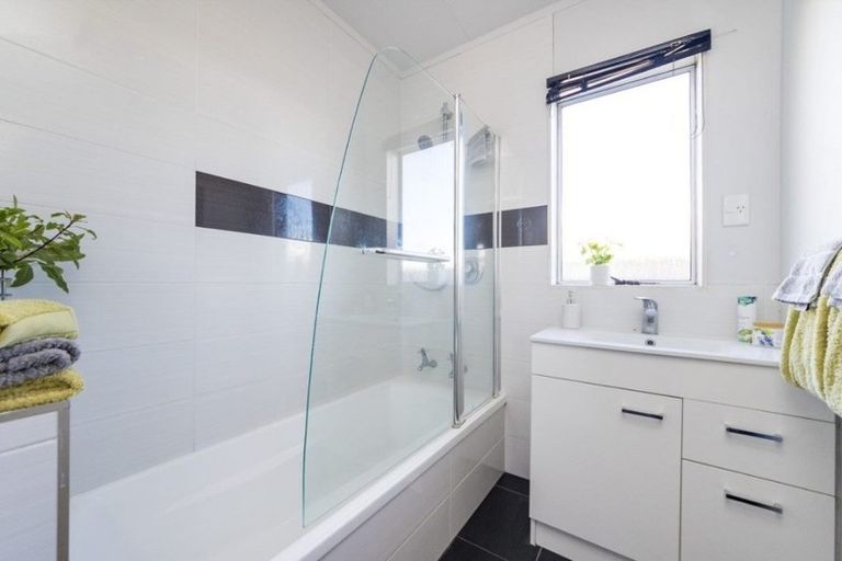 Photo of property in 19b Hilton Grove, Kelvin Grove, Palmerston North, 4414
