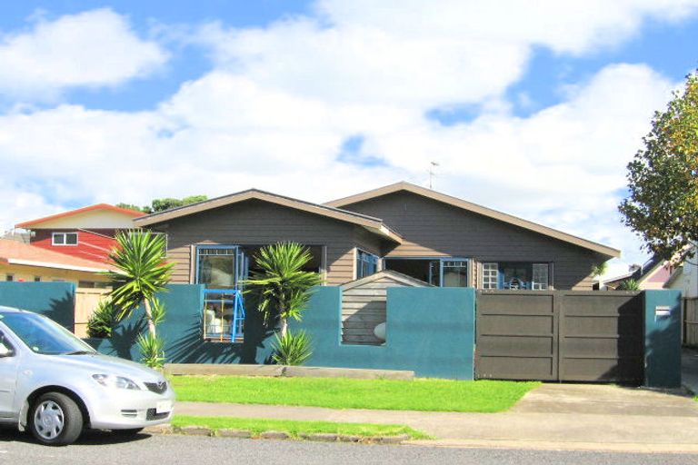 Photo of property in 2/57 Hattaway Avenue, Bucklands Beach, Auckland, 2012