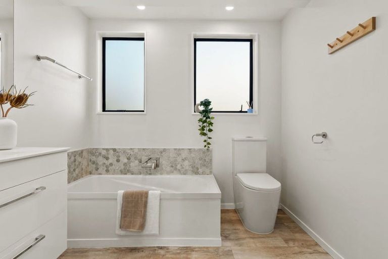 Photo of property in 42 Dominica Crescent, Grenada Village, Wellington, 6037