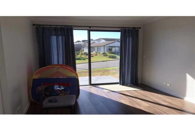 Photo of property in 2 Resolution Drive, Gulf Harbour, Whangaparaoa, 0930
