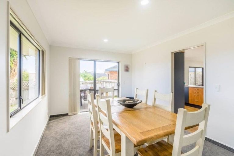 Photo of property in 6 Shearwater Rise, Paraparaumu Beach, Paraparaumu, 5032