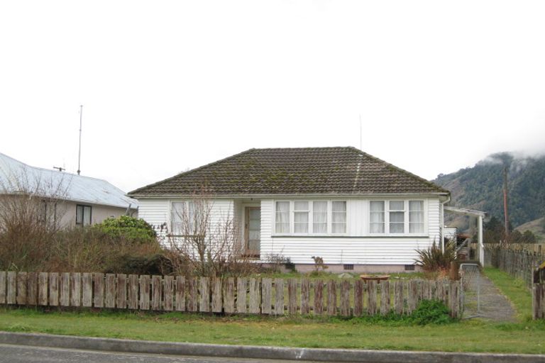 Photo of property in 5 Milton Street, Murchison, 7007