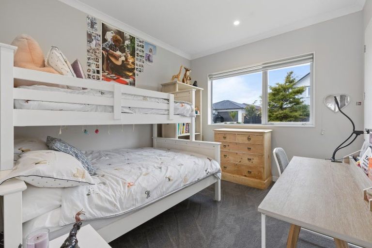 Photo of property in 16 Walter Ruddock Avenue, Kumeu, 0810