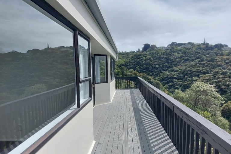 Photo of property in 66 Miromiro Road, Normandale, Lower Hutt, 5010