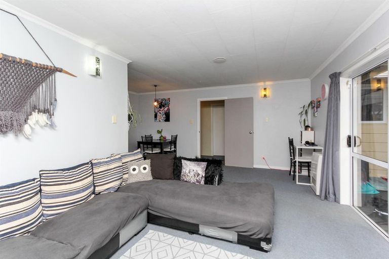 Photo of property in 126 Omata Road, Marfell, New Plymouth, 4310