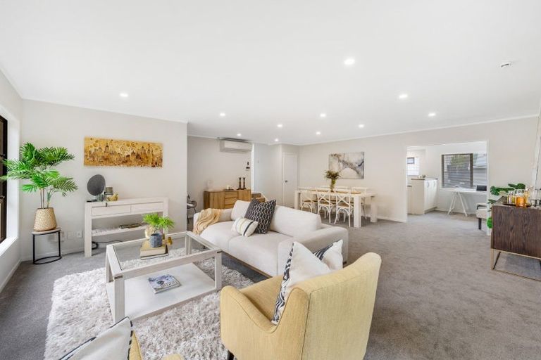 Photo of property in 54 Robbies Road, Shelly Park, Auckland, 2014