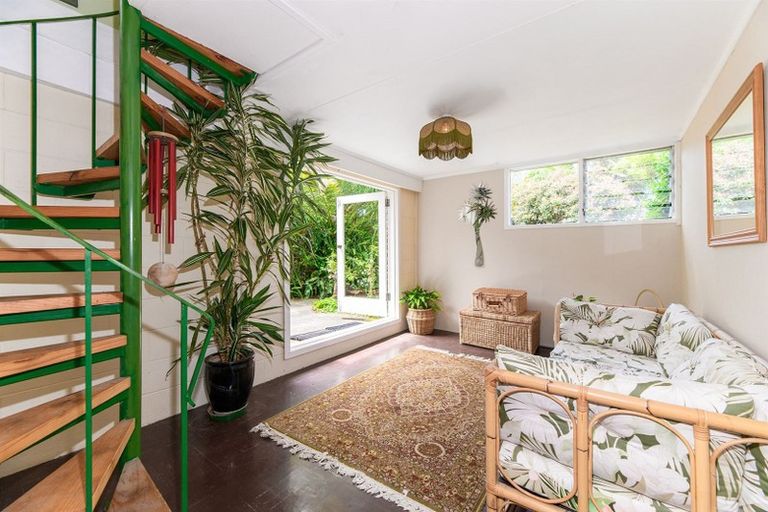 Photo of property in 1/25 Margaret Place, Milford, Auckland, 0620