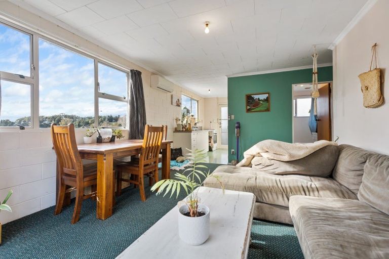 Photo of property in 7 Fairview Place, Westown, New Plymouth, 4310