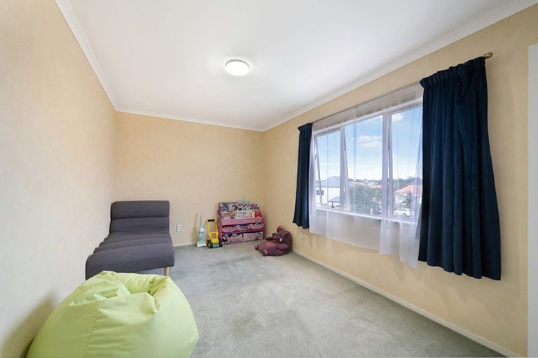 Photo of property in 10 Dainton Place, New Lynn, Auckland, 0600