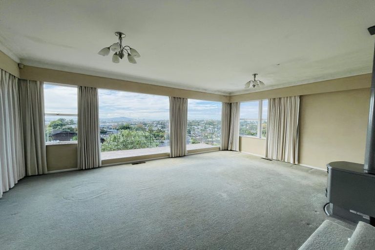 Photo of property in 21 Marlborough Avenue, Glenfield, Auckland, 0629