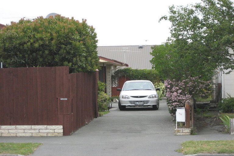 Photo of property in 2/7 Queenspark Drive, Parklands, Christchurch, 8083